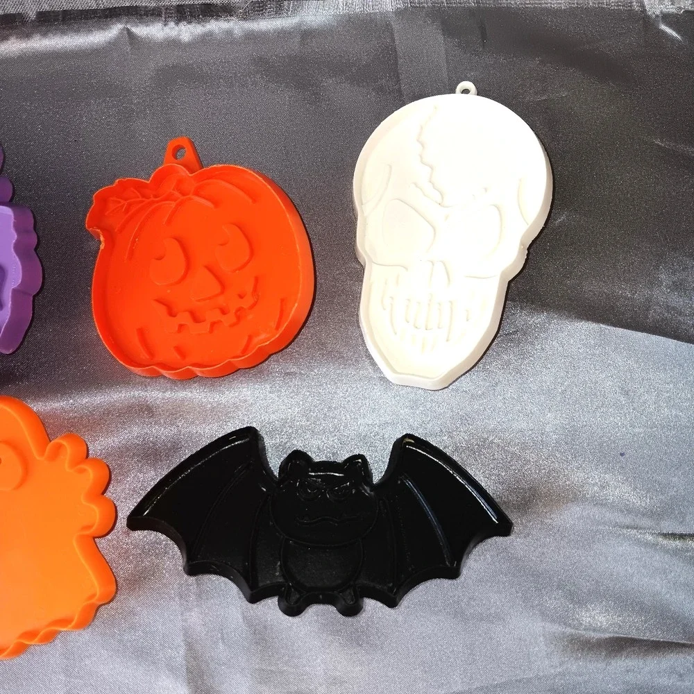 Hallmark Vintage Halloween Cookie Cutters Set 5 Witch Pumpkin Ghost Bat Skull